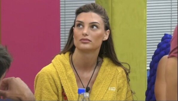cuorelento's tweet photo. SCUSATE  #gfvip https://t.co/Qyns79naJd