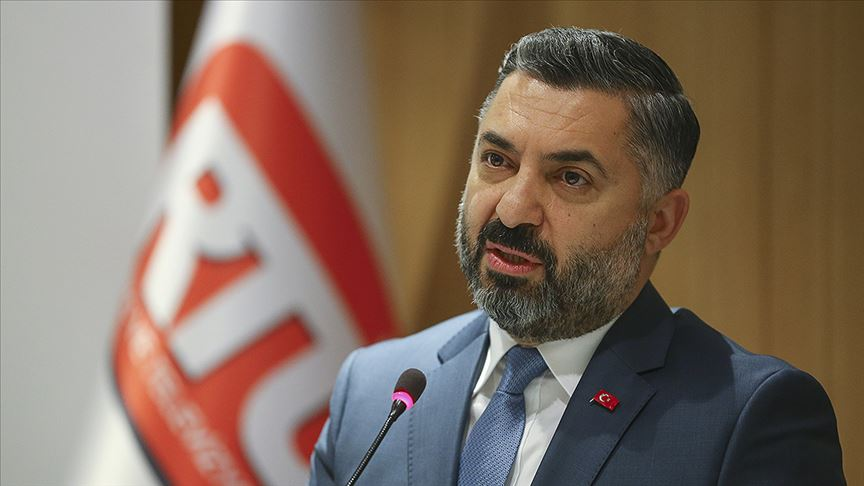 Zırt pırt yayın kesen saray soytarısı bu hıyar: