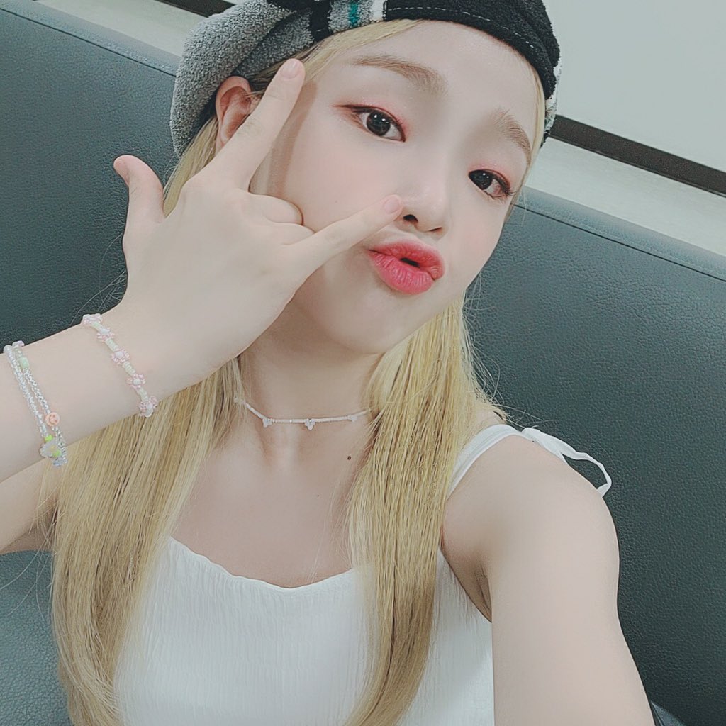 8_OHMYGIRL's tweet photo. [#OHMYAir] 주말 마무리는 씅씅이와 함께🥰 잠시 후 10시 30분, #승희 가 출연하는 'tvN 올인' 이 방송됩니다! 놓치지 말고 본방사수 하기로 약속🤙❤️

#오마이걸 #OHMYGIRL #OMG https://t.co/v7aXauMCsh