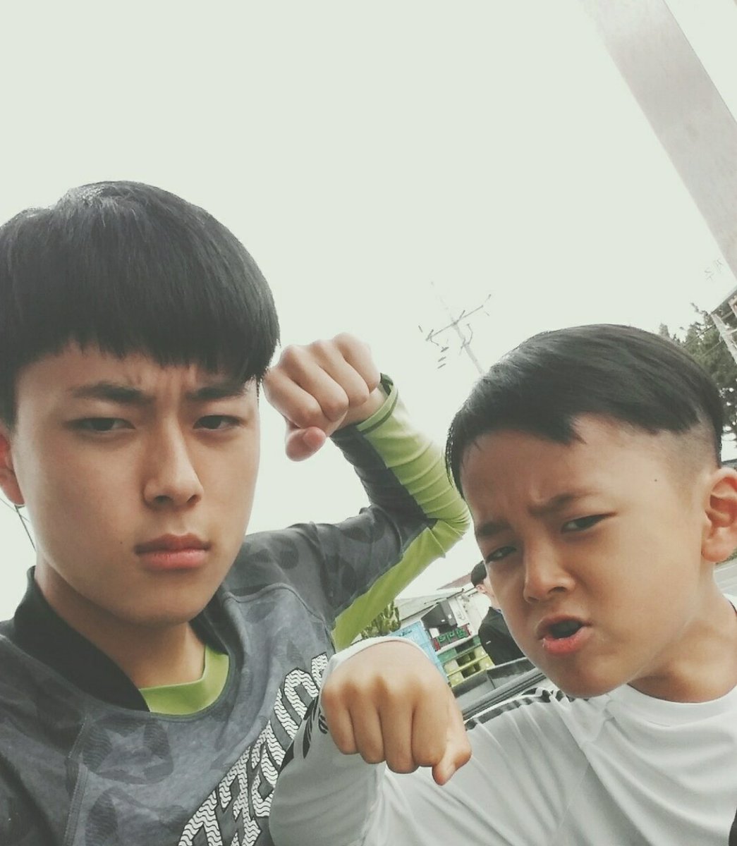 CUBE_YOOSEONHO's tweet photo. [#유선호] 5년전 제주도에서 호호형제😎 https://t.co/asYH90EqV4