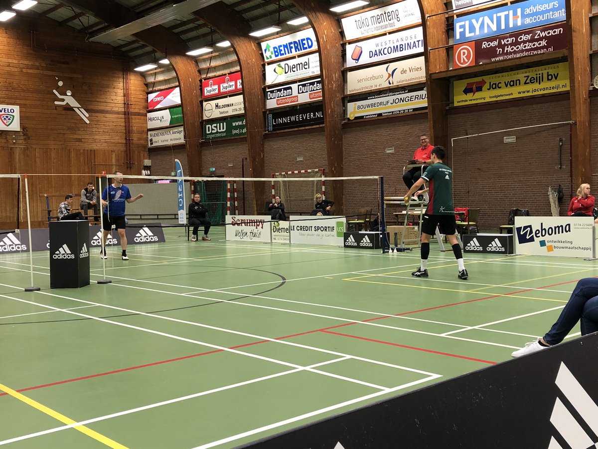 Eerste game heten singels is voor Nick