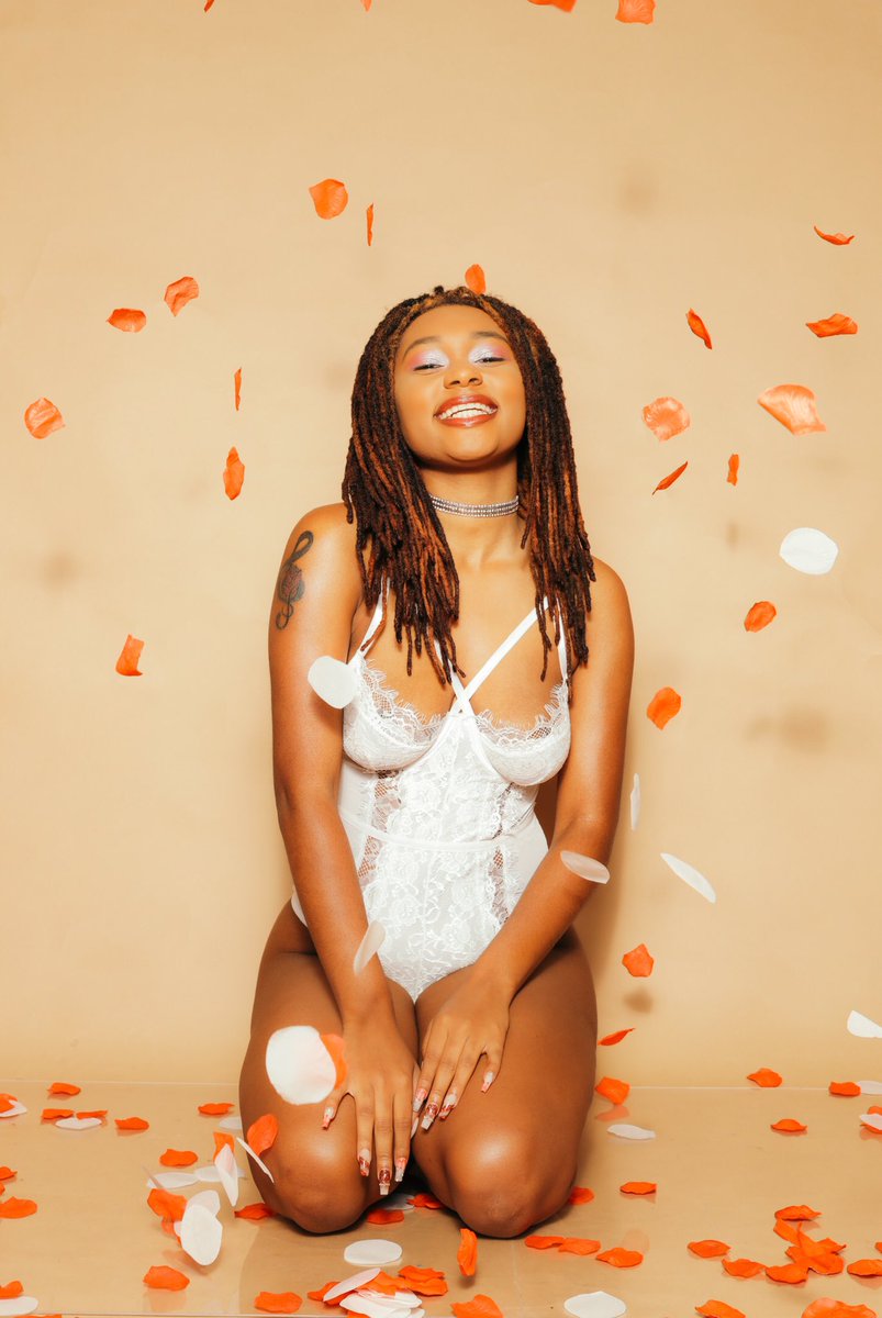 BrookieAlana's tweet photo. Some pictures from my last photoshoot ☺️ 
#beginnermodel #virginiamodel #viral https://t.co/KeF2OBDYKP