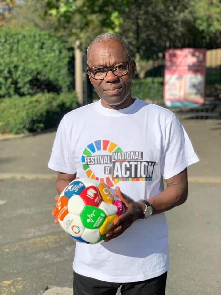 ObaDjamila's tweet photo. Au #Benin, l'Ong #Rugbypourtous parrainé par @romaindacosta Pdt #HCBE, soutien le #FesnaOdd. Le sport est un levier fort pr l'épanouissement des jeunes! Il contribue à leur bonne santé et leur bien-être #Odd3
Les filles ne st pas du reste #Odd5 💪 @razak_oba @FORAMinitiative https://t.co/I3e4259nc1