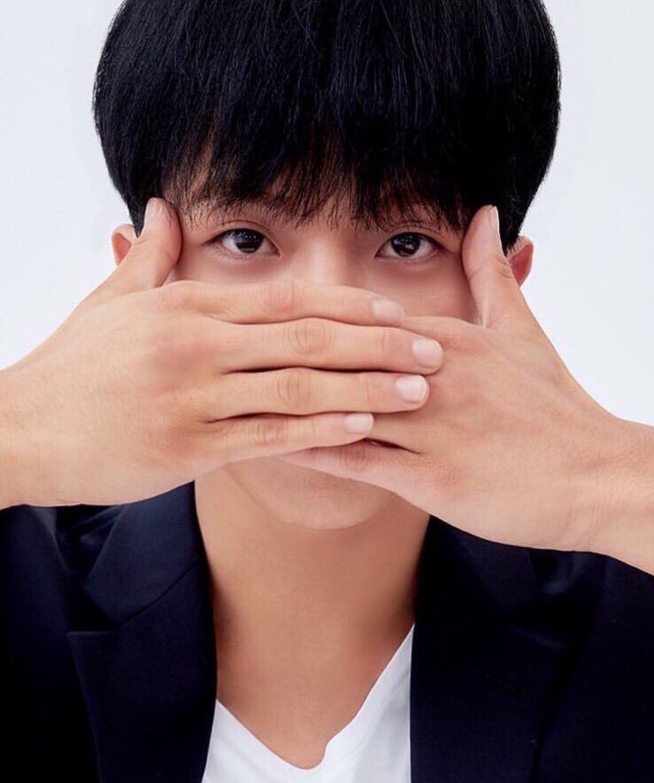 xaxixwx's tweet photo. ตอนอยู่กับคนอื่น                ตอนอยู่กับพี่จินอู https://t.co/fLV42wmFAO