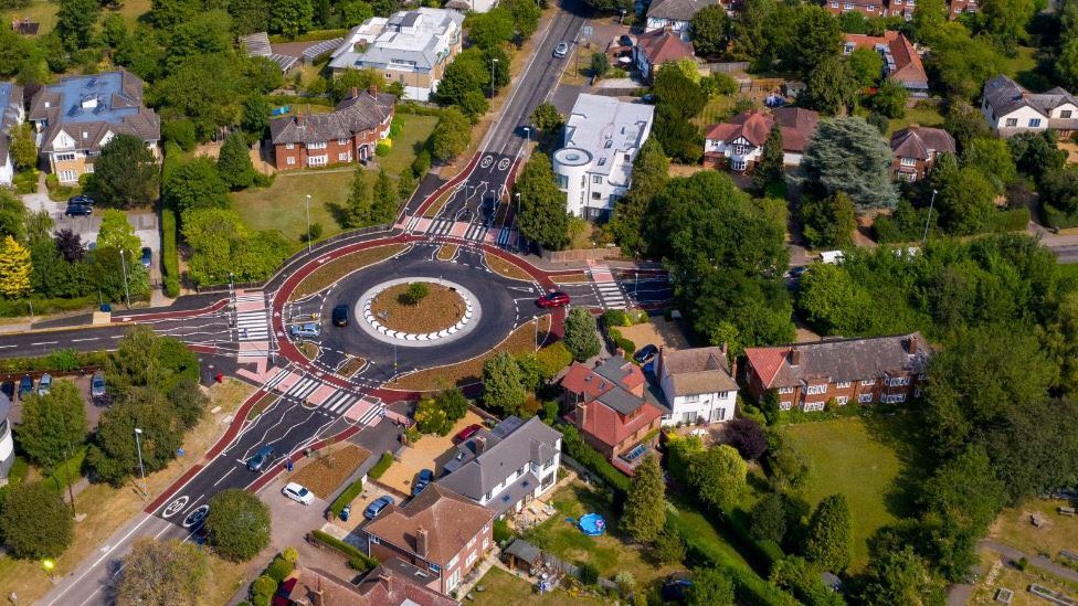 modacitylife's tweet photo. When Cambridge opened the UK’s first Dutch-style roundabout this July, drivers predicted it would be deadly.

Not one collision has occurred, and now their only complaint is prioritizing pedestrians and cyclists forces them to slow down and pay attention.

https://t.co/pkDVPp4l6F https://t.co/3G3Db5HpB6