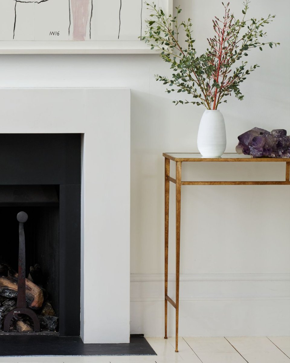 Streamlined shapes in this image of our Stapleford Console Table.

#vaughandesigns #design #interior123 #decoration #vaughan #englishdesign #lighting #interiordesign #homedecor #home #interiors #interiorinspiration #stapleford #consoletable #table #fireplace