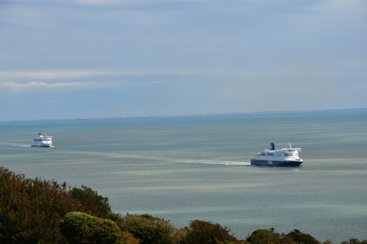 stevewills465's tweet photo. Packing up a picnic and heading to the @nationaltrust White Cliffs car park, is one of our favourite things to do when visiting Kent. Ferry traffic was less busy than usual on our last trip, but it was exciting none the less, with great views of France!๐๐๏ธ๐ณ๏ธ#AccessibleAdventures https://t.co/ZcmVwMMAoF