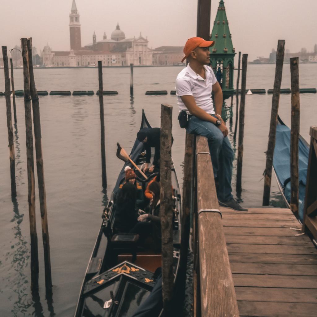 adventure_work's tweet photo. Gondola station and the best spot for sunset but it's not the case that day due to cold weather.
.
.
.
.
.
#VisitVenice #Venezia #italy #VeniceCity #passionpassport #adventures #wonderlist #livetotravel #discoverearth #watertaxi #gondola #wanderlustXL #WorkAndAdventure https://t.co/PrmN1oxVHN