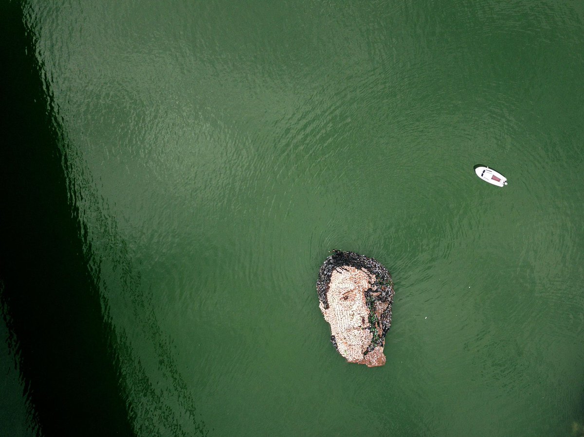 Today is the World Rivers Day, and this is portrait of @jovanmemedovic  that I’ve made out of 4000 plastic bottles!
 
“SAVE OUR HOME”

Belgrade, Serbia
2020.

#WorldRiversDay