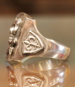 Vintage Mexican Ring!

for Sale Item.

#706union 
#50sstyleclothing 
#mexicanring 
#mexicoring 
#vintagemexicoring
#vintageskullring
#メキシコリング 
#メキシカンリング 
#ビンテージリング 
#スカルリング 
#下北沢