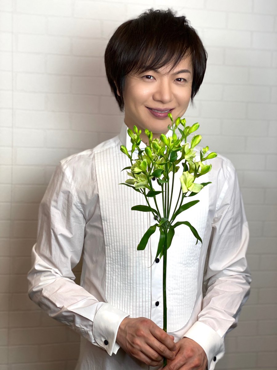 竹島宏スタッフ 公式 على تويتر アルストロメリア キッス 花言葉は 凛々しさ 遅い時間になってしまいま した こんな日はグリーンが 爽やかなこの花を贈ります 今日も１日お疲れ様でした ひろネット 花 Flower 花言葉 花便り 花を贈ろう 花のある