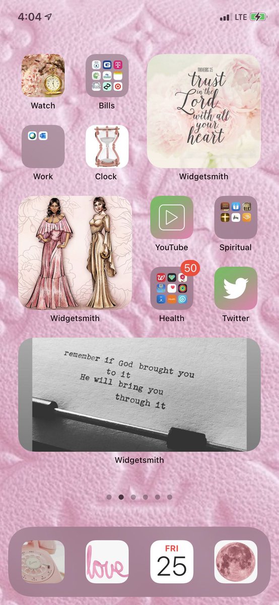 youbelegendary's tweet photo. My #iOS14 layout! Im obsessed 🥰 https://t.co/wno48EoMAT