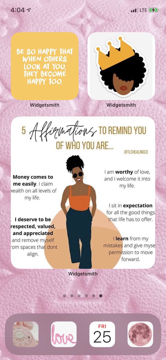 youbelegendary's tweet photo. My #iOS14 layout! Im obsessed 🥰 https://t.co/wno48EoMAT