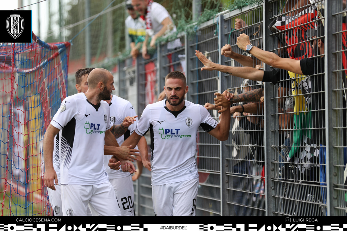 calciocesenafc's tweet image. 🔴🔵#VVECES ⚪️⚫️

🗓️ Seconda sfida a settembre contro i veneti
🔙 Dodici mesi fa, sempre in trasferta, finì 2-0 per noi 
Doppietta di Butic ⚽️⚽️

#VVECES #SERIEC #GIORNATA1