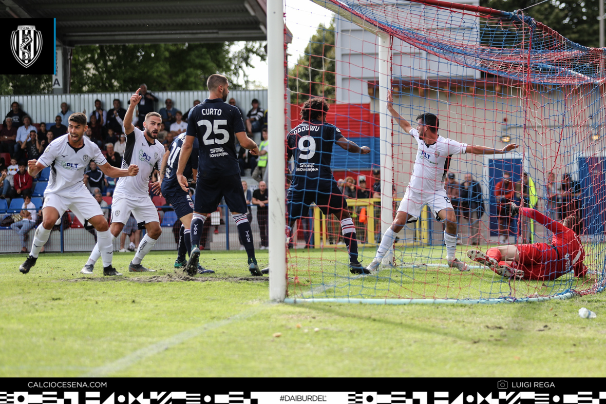 calciocesenafc's tweet image. 🔴🔵#VVECES ⚪️⚫️

🗓️ Seconda sfida a settembre contro i veneti
🔙 Dodici mesi fa, sempre in trasferta, finì 2-0 per noi 
Doppietta di Butic ⚽️⚽️

#VVECES #SERIEC #GIORNATA1