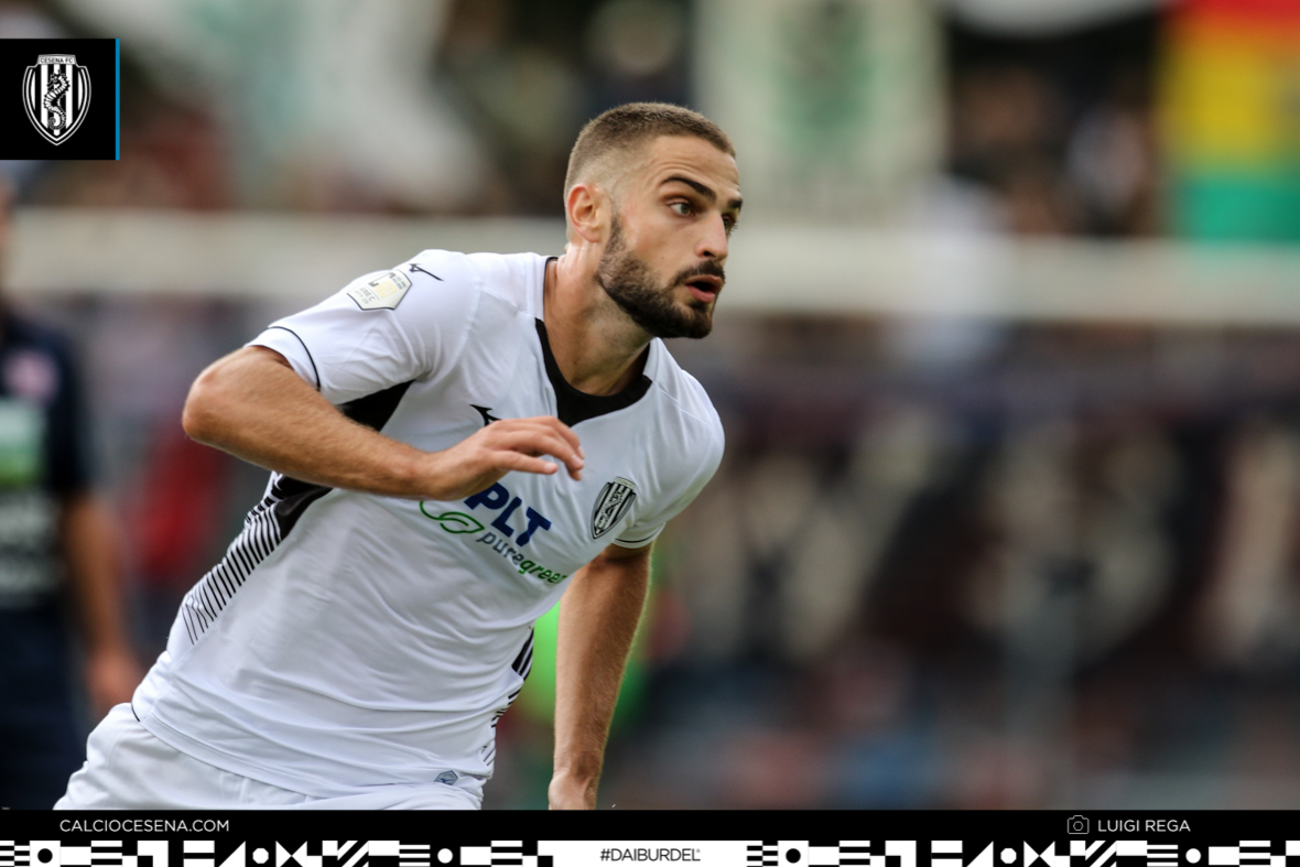 calciocesenafc's tweet image. 🔴🔵#VVECES ⚪️⚫️

🗓️ Seconda sfida a settembre contro i veneti
🔙 Dodici mesi fa, sempre in trasferta, finì 2-0 per noi 
Doppietta di Butic ⚽️⚽️

#VVECES #SERIEC #GIORNATA1