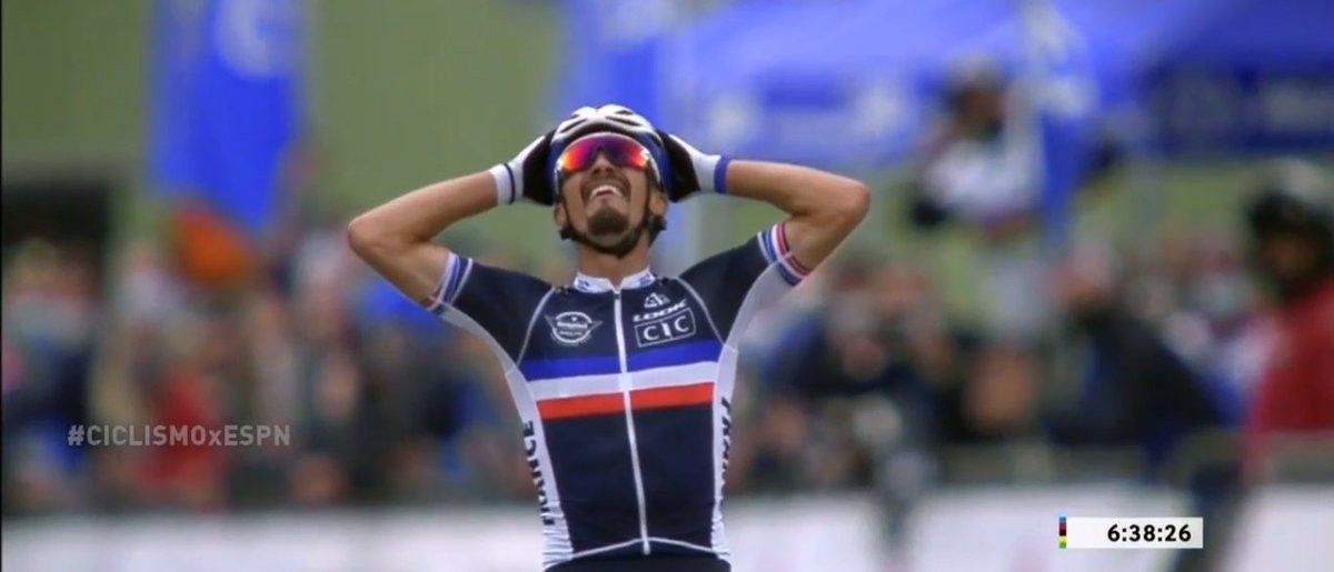 ESPNCiclismo's tweet photo. #CICLISMOxESPN ¡Allez, allez, allez! ¡Julian #Alaphilippe es el nuevo campeón mundial de ruta! El francés dejó todo y se quedó con el oro y el arco iris. 🥇 https://t.co/aFstlzABtn