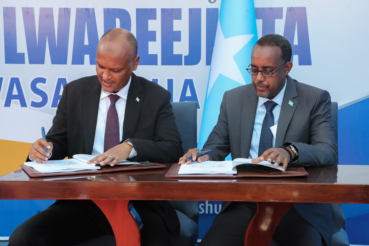 MohamedHRoble's tweet photo. I have formally assumed office as the substantive Prime Minister of Somalia today. I thank H.E President @M_Farmaajo for entrusting me with the massive mandate to lead the #Somali Government at a critical juncture and parliament for the subsequent approval. https://t.co/6di8dl1NoM