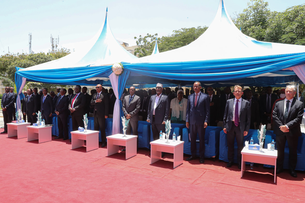MohamedHRoble's tweet photo. I have formally assumed office as the substantive Prime Minister of Somalia today. I thank H.E President @M_Farmaajo for entrusting me with the massive mandate to lead the #Somali Government at a critical juncture and parliament for the subsequent approval. https://t.co/6di8dl1NoM