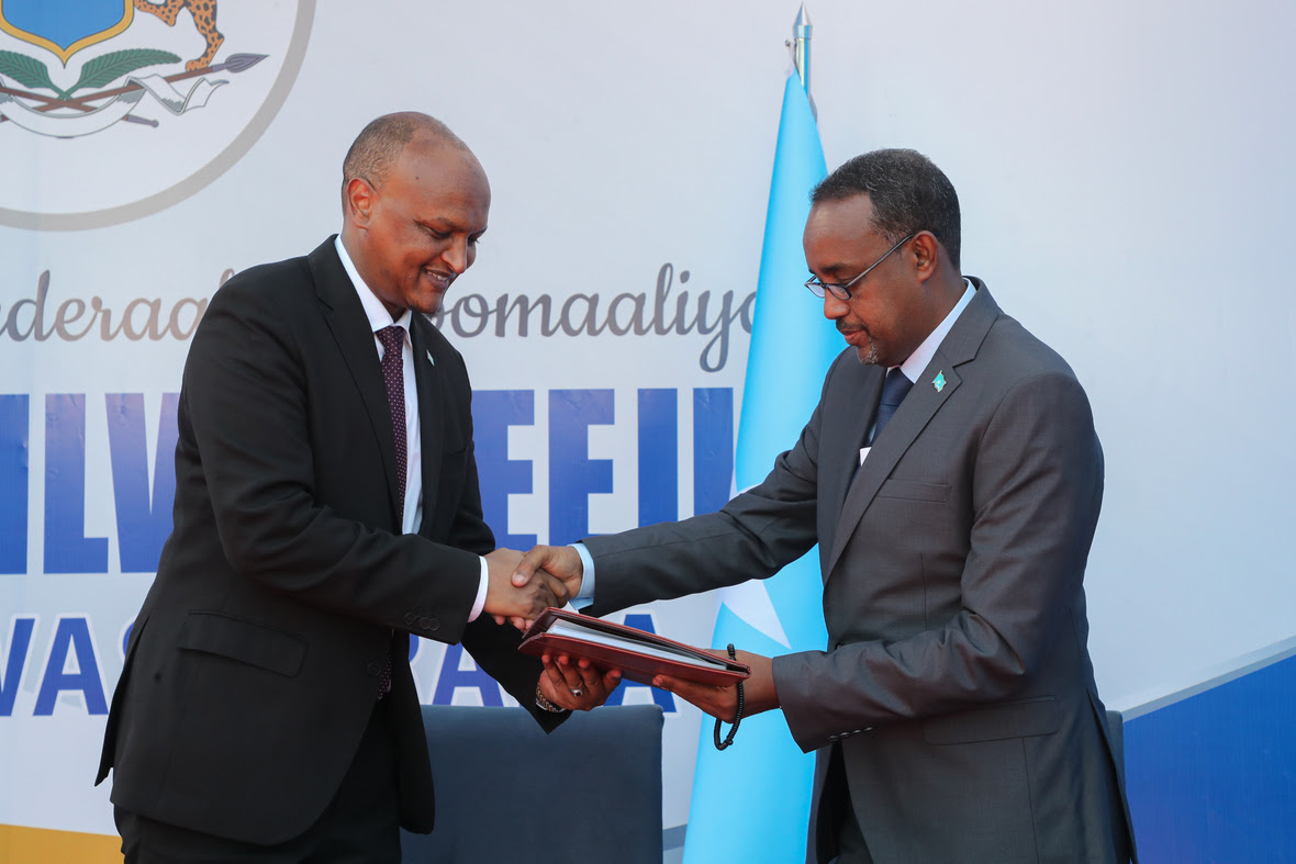 MohamedHRoble's tweet photo. I have formally assumed office as the substantive Prime Minister of Somalia today. I thank H.E President @M_Farmaajo for entrusting me with the massive mandate to lead the #Somali Government at a critical juncture and parliament for the subsequent approval. https://t.co/6di8dl1NoM