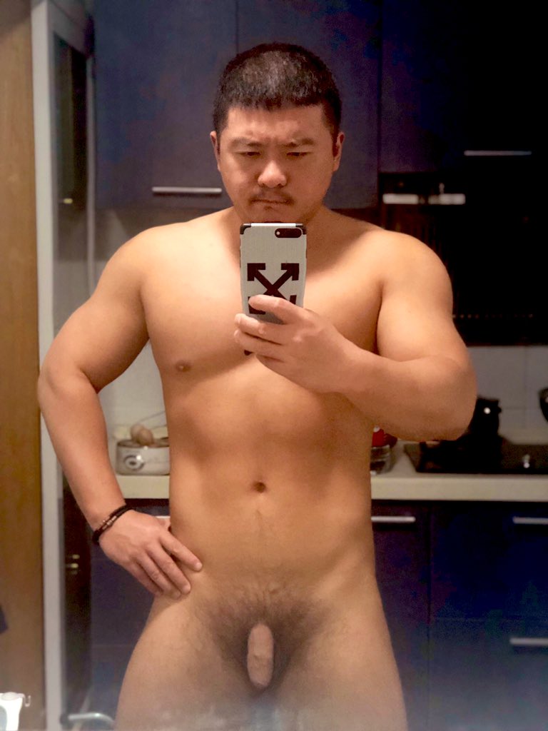 rmmiuae's tweet photo. 一本正经的自拍裸照🙄️ https://t.co/KSIljcl0R5