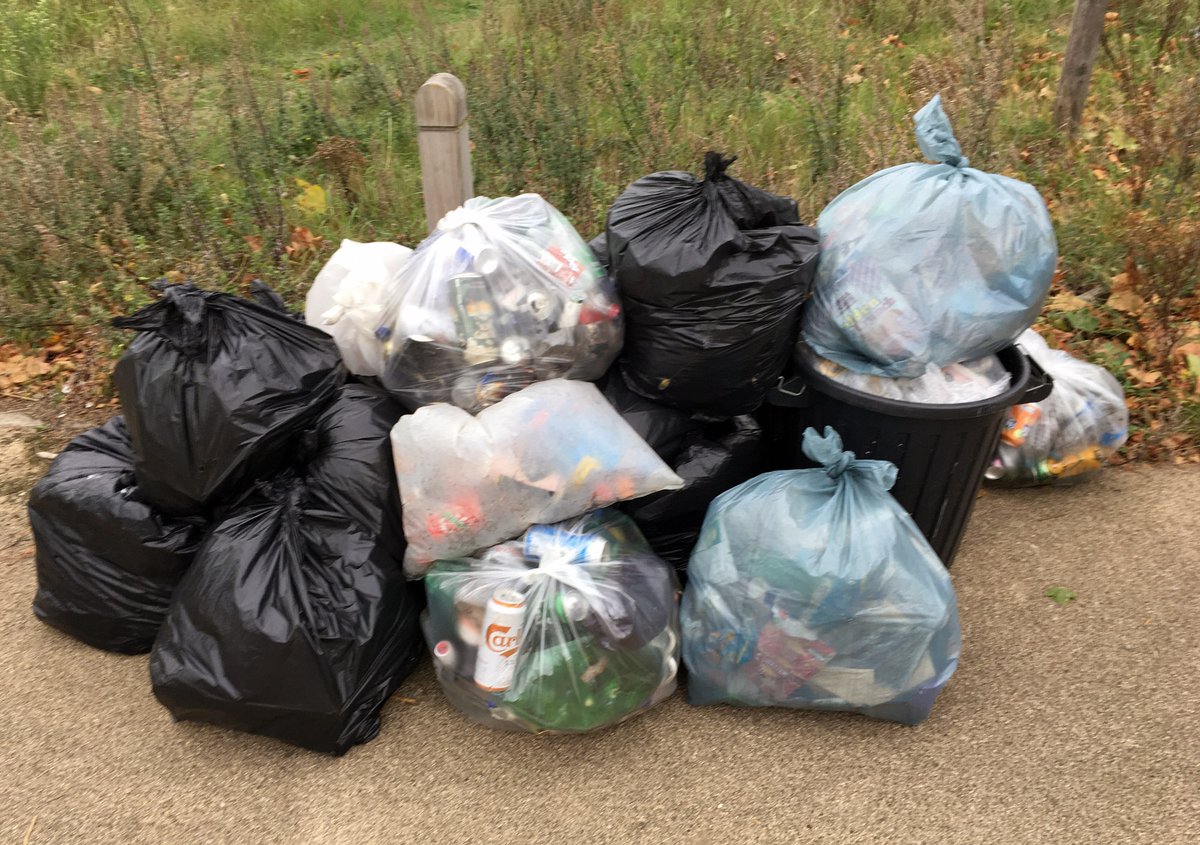 So many new faces turned up for our monthly #woolwich common #litterpick that we ran out of spare pickers and hoops - now more are on order!! What a community! Thanks SO much for all who came out for it. @KeepBritainTidy #GBSeptemberClean