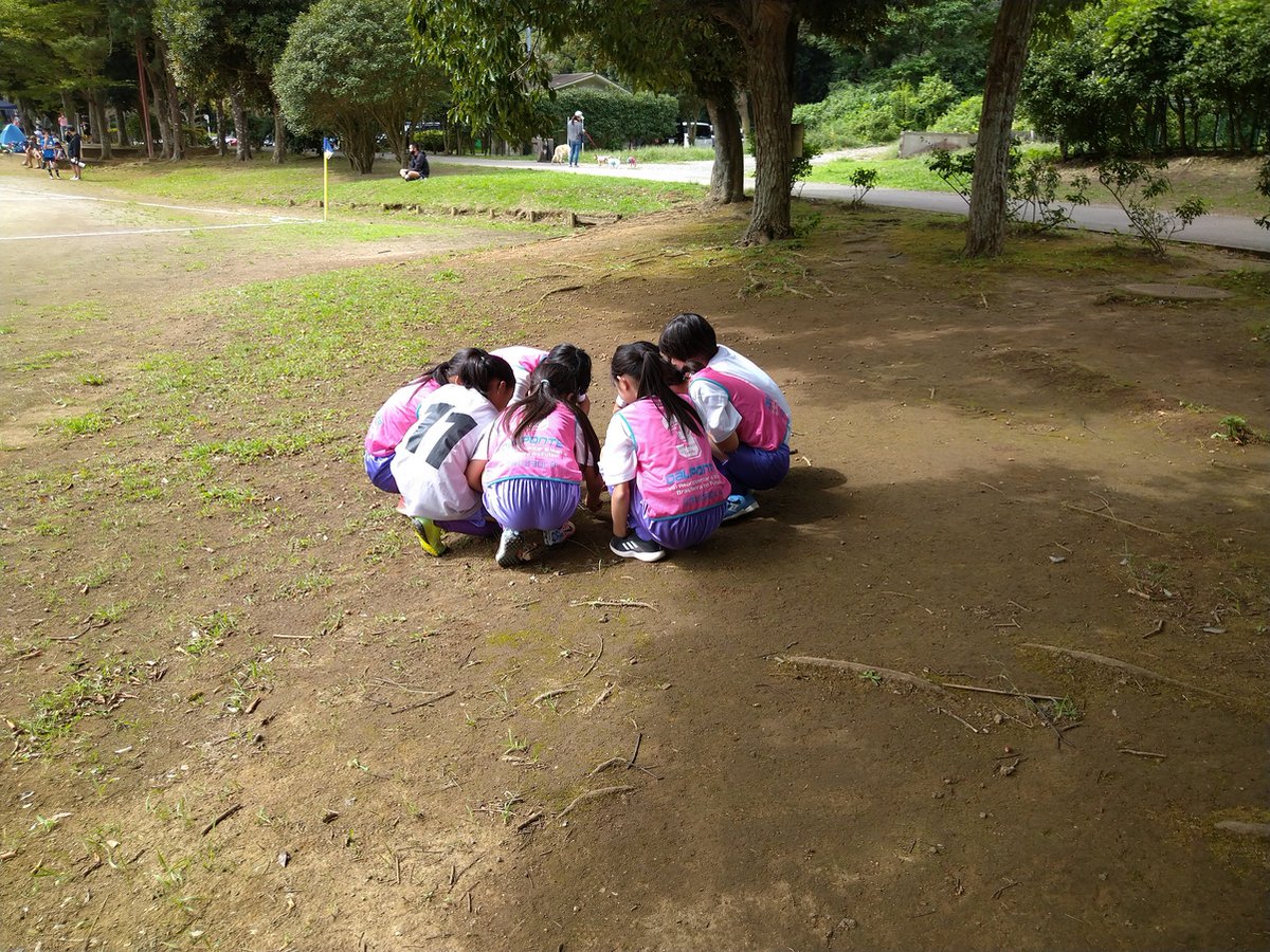 大楠少年サッカー友の会 葉山町秋季サッカー大会 休憩中 見つけたキノコに全員集合 試合は 2年生の気持ちの入ったプレー 6年生の攻守にわたる活躍で 準優勝 葉山jgk Girlsの皆様 海老名ホワイトストロベリーズの皆様 ありがとうございました 大楠少年サッカー友の会 葉山町秋季サッカー大会 休憩中 見つけたキノコに全員集合 試合は 2年生の気持ちの入ったプレー 6年生の攻守にわたる活躍で 準優勝 葉山jgk Girlsの皆様 海老名ホワイトストロベリーズの皆様 ありがとうございました