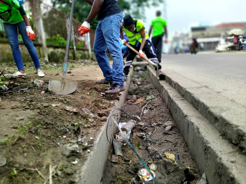 AImpacter's tweet photo. Ce jour,  nous n'avons pas dérogé à la règle :
#OperationVillePropre.
Nous travaillons depuis un moment sur un projet de : 
TRANSFORMATION DES DÉCHETS EN RESSOURCES GRÂCE AUX TECHNOLOGIES DE POINTE afin de réaliser l'objectif de développement durable N°11.
#Dla3
@ChrisGuilhou https://t.co/bJLNxETZFT
