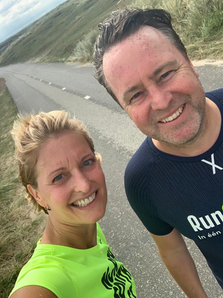 MarkvanderPlas1's tweet photo. Helaas niet met de groep van @run2forty2 maar samen met @vanderplasnicol lekker 23 km trainen voor @CTMarathon Virtual 1/2 Marathon. @loopmaatjes #zandvoort #Noordwijk #enterug #18okt β€οΈ https://t.co/J1XWWRnqTX