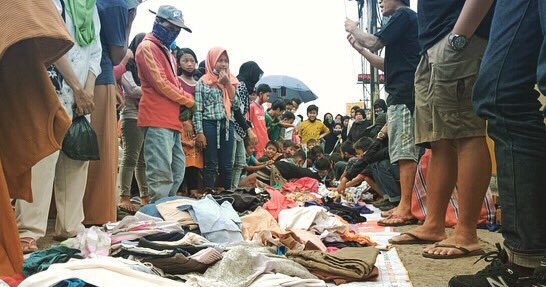 pasargratisbgr's tweet photo. Citeureup keos, kemarin. Kami sempat kaget, ketika sesampainya di tempat lokasi lapakan. Ternyata sudah ramai warga menunggu — ada ibu ibu bertanya “wah mas dari pasar gratis bogor itu ya.” Spontan kami kaget, bahwa ternyata informasi kita disosial media tersebar luas. - https://t.co/Rfb77gnqKJ