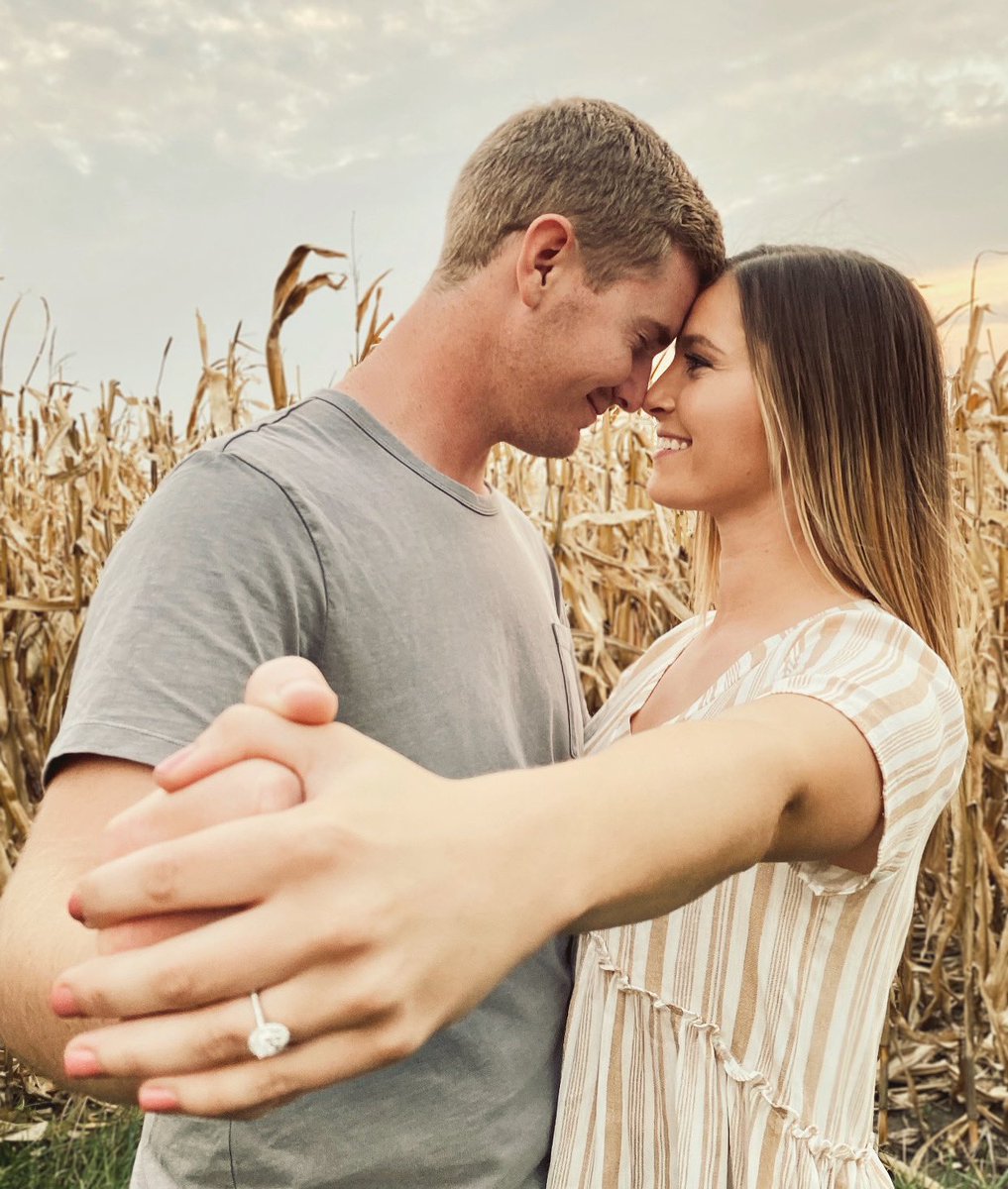 AnnieCastenson's tweet image. Alexa, play Big, Big Plans by Chris Lane 💍🤍 WE ARE GETTING MARRIED @CCastenson4