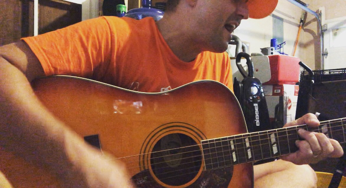 TheLeesOfMemory's tweet photo. Yo the #InnerYardworkMonologue has returned! 🚨 Shouts out to all the songwriters making bad videos in garages today! https://t.co/BtF8MrIgnw