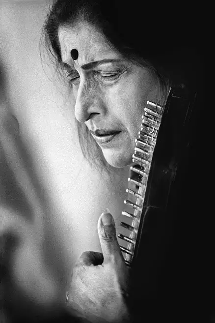 5/nOn the other hand, one life is NOT sufficient to completely understand even one Raga.गानसरस्वती Vid.  #KishoriAmonkar ji used to say that she still discovers the new paths in her trademark raga, Raag  #Bhoop even after an association of few decades with the raga.