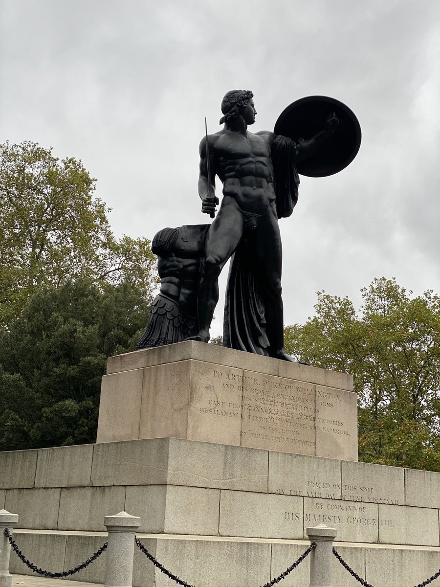 Short thread: So, as many of you know since my role in ⁦ @JackLeslieCamp⁩ statue campaign, I’ve become obsessed with statues. Today I cycled to Hyde Park and took another look at this classic. It’s a statue of Achilles, but it’s really a monument to the Duke of Wellington 