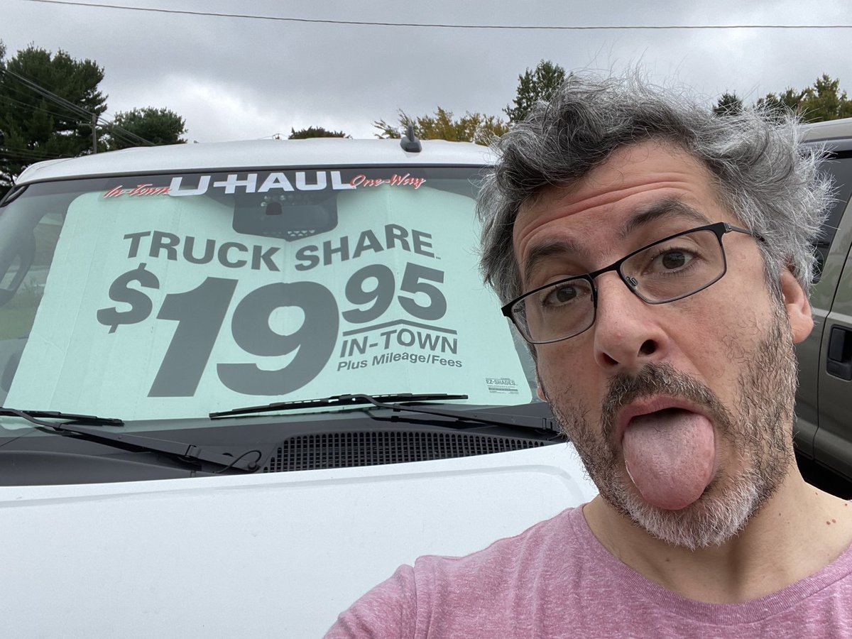 rsand2's tweet photo. #Uhaulfamous sitting in an empty parking lot for 30min, 20 waiting for an agent, listening over and over and about how great mobile pickup is and that uhaul is open 24/. you can even return when the stores r closed. they are actively hiring across the US and Canada... https://t.co/HlqO1ObaCb