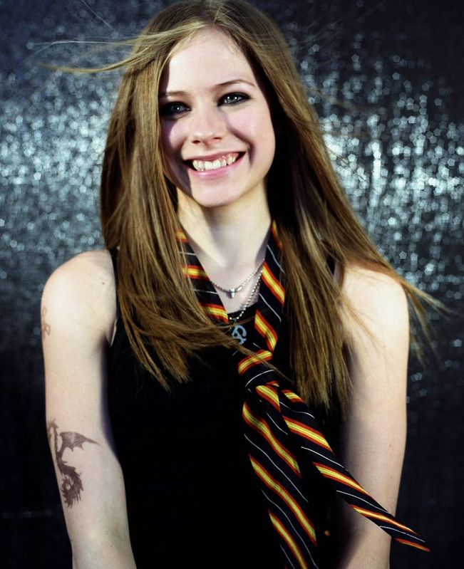 Happy birthday Avril Lavigne 36 años hermosa mujer princesa del punk    