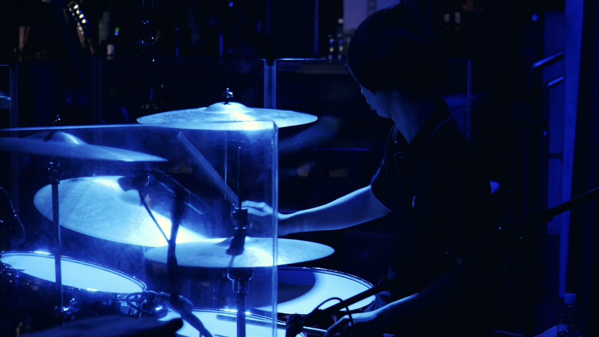 Tourmailine77's tweet image. tricotのライブを配信で観戦。
アコギ姿のイッキュウさんはレアだし、おまえのレコーディング秘話とかMCも面白かった。いつものライブのお馴染みの曲は今回のセトリにはなかったけど、神戸ナンバーとか聴けて嬉しかった。
たまには大人な感じのセトリも良いよね。

#tricot
#Laststep