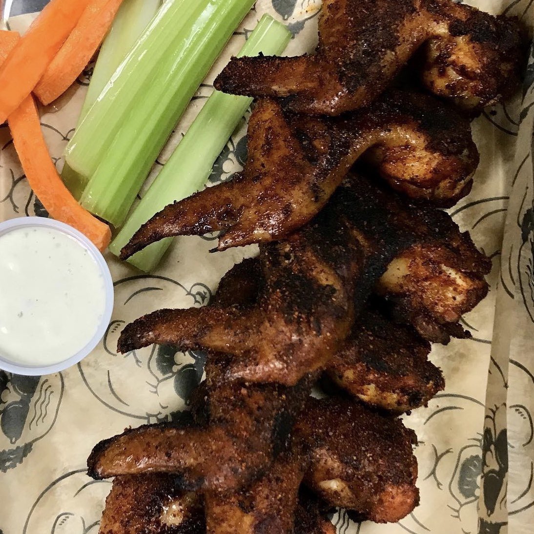 FatHeadsPGH's tweet image. What goes better with football than wings and beer?! we’ve got you covered! ⠀
⠀
Stop by and grab some House-smoked grilled wings or our traditional fried wings. While you’re at it, pick up a pack or two of our award winning @fatheadsbeer! ⠀
⠀
#Stillers #wings #craftbeer