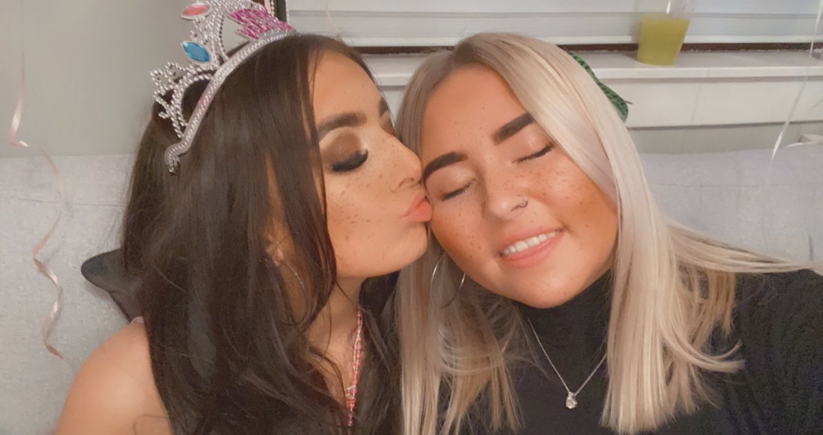 kerisricex's tweet photo. @KieraBurry happy 21st birthday gal❤️ have u had such an amazing birthday! Love u https://t.co/gP59kVKlil