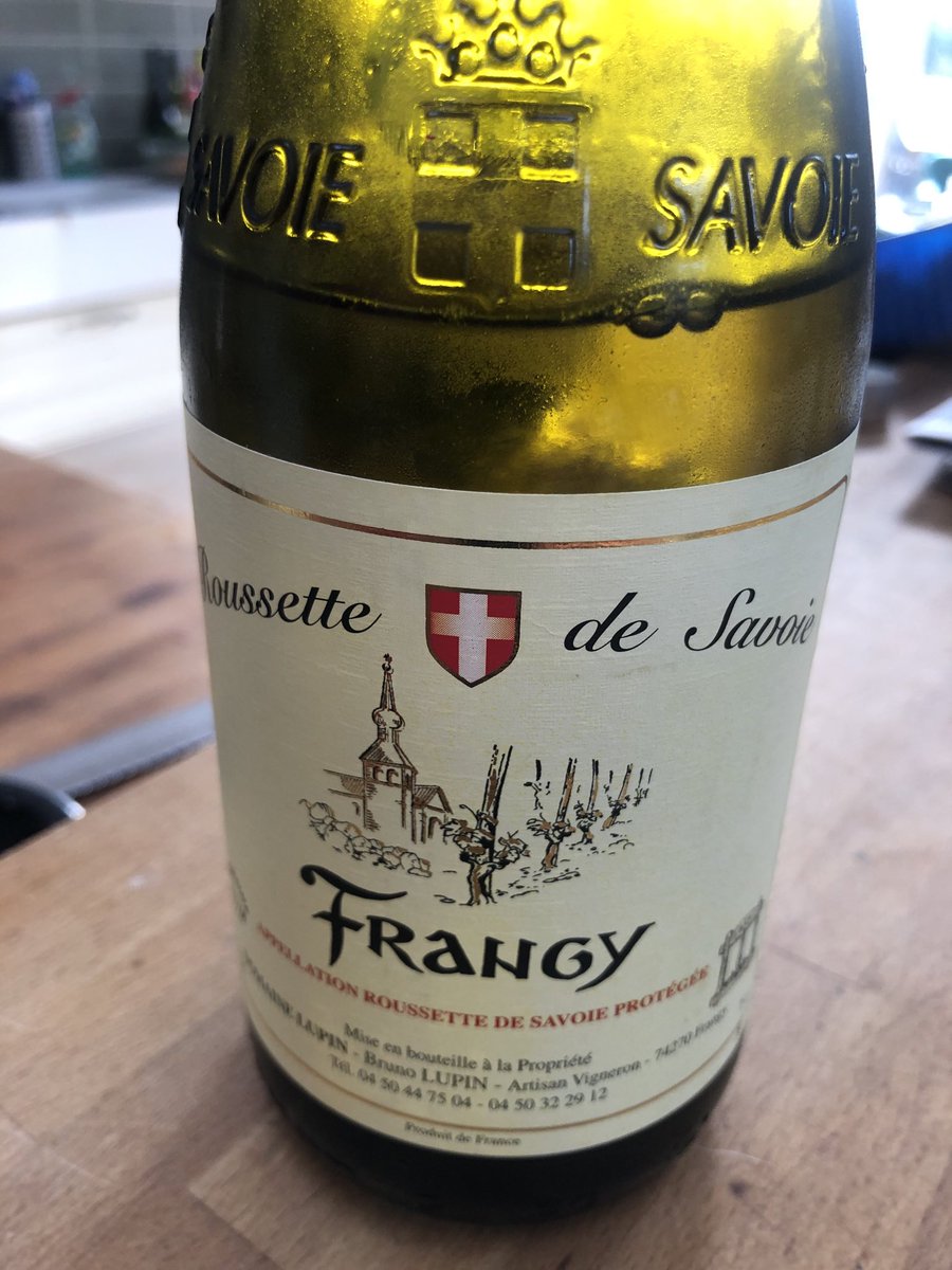 Wine_Allies's tweet photo. Kids freshened up in the sea... I thought about it... then opted for the Alpine holiday experience (that we had to postpone until next year😕) - delicious, zesty recommendation from Ian @64Wine #realexpert #alpinewine https://t.co/PBSBRGui4B