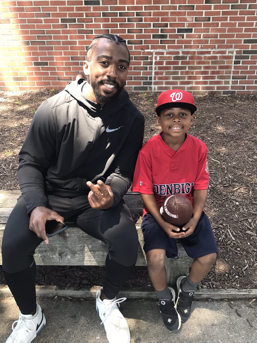 Blessings to my guy @TyrodTaylor!
Praying for a rapid recovery and that someone is held accountable for this unfortunate incident. #PeninsulaDistrict #HamptonRoads #Champion #HamptonCrabbers #YouthLeader #CommunityChampion