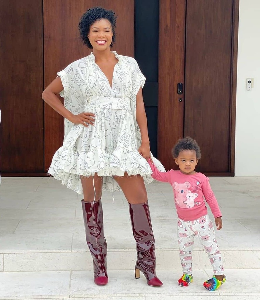 itsthestylehive's tweet photo. Kaavia And Her Mama @gabunion!
Follow @itsthestylehive For More Style Inspirations.
Website - https://t.co/8sekYy84gH For More Fashion Updates.
#itsthestylehive
#thestylehive
#kaaviajames
#gabunion https://t.co/6qyJ4dBiIU https://t.co/1I9aTztDtF