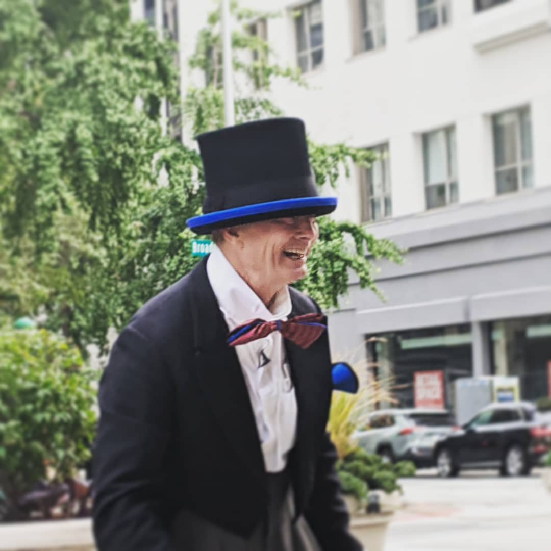 So cool seeing the legendary #billirwin tapping and rhyming on the #streetsofNYC! #clown #buskingproject #busking during #quarantinenyc #streetsofnyc #vineyardtheatre 🎭🎩 @vineyardtheatre