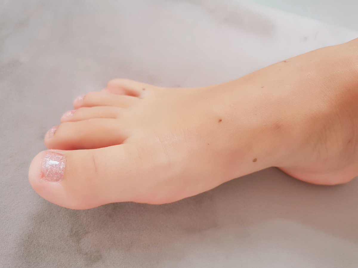 Alice59370623's tweet photo. Pink sparkly #pedicure 💗🌸 DM for more content 🌺💵💸 #footqueen #feetpic #footfetishbabe #feetlove #Feetfettish #feetsforsale #footseller #feetmodel #findom #findomaddiction #sellingcontent https://t.co/TUOuR5DJYY