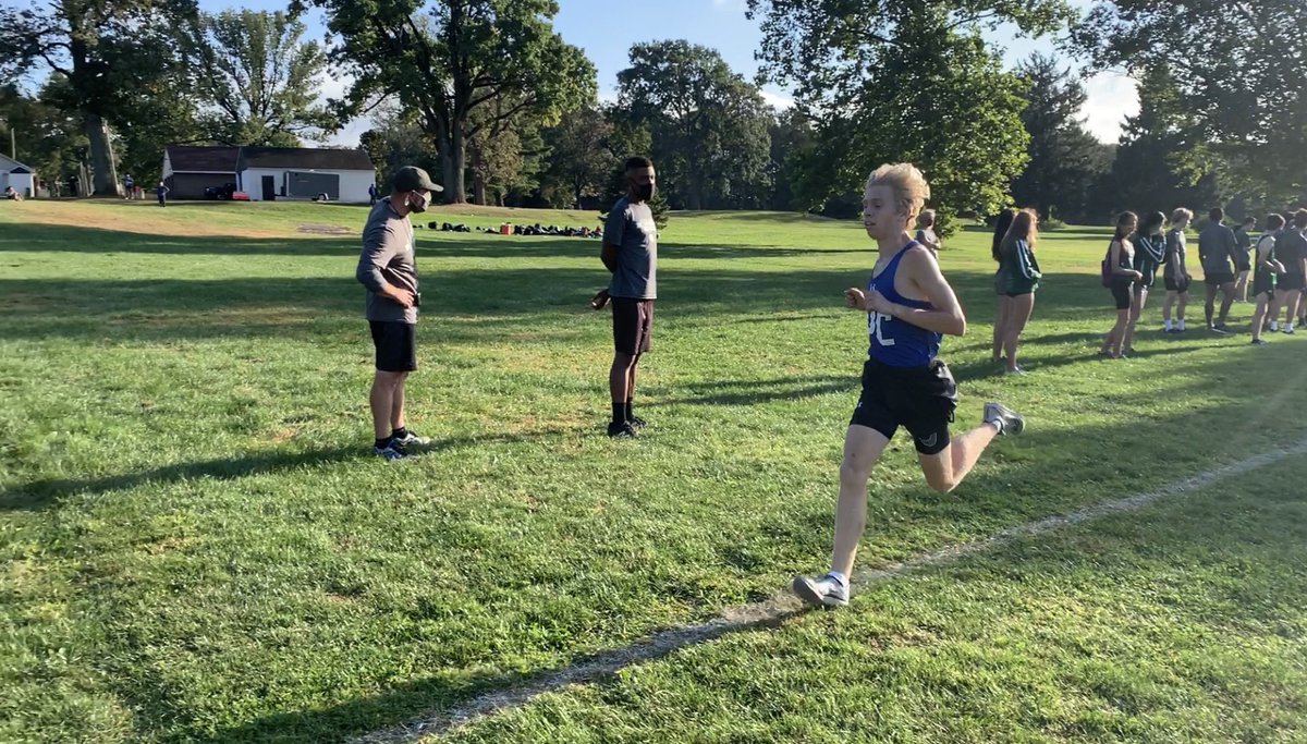 unioncatholichs's tweet image. The UC XC teams competed in a scrimmage vs. Ridge on Saturday at Oak Ridge Park in Clark. 
Danielle Coyne finished first to lead the girls to victory, and Myles Plummer was second as the boys placed second.