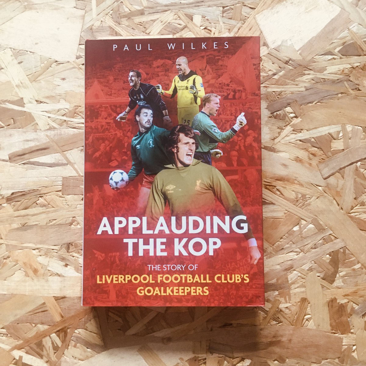 StanchionBooks's tweet photo. 𝐍𝐄𝐖 | APPLAUDING THE KOP by @paulwilkesfooty 

An extraordinary set of interviews with some of #lfc's most recognisable keepers including @jurek_dudek @SCarsonOfficial @dan_ward52 @sawe74 @jamosfoundation + more

🔗https://t.co/lZb05XQ7sU https://t.co/cLbU4y50YB