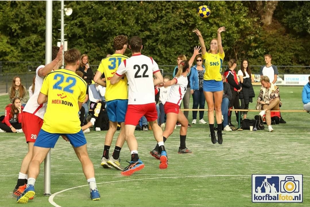 BootMaarten's tweet image. Vorige week zaterdag voor @korfbalfoto foto's gemaakt bij de wedstrijd @ckvOranjeWit A1 - @LDODK/Rinsma Modeplein A1 en gistermiddag (26 september 2020) van de wedstrijd @ckvalbatros 1 - @ckckinderdijk 1. Foto's staan op korfbalfoto.nl