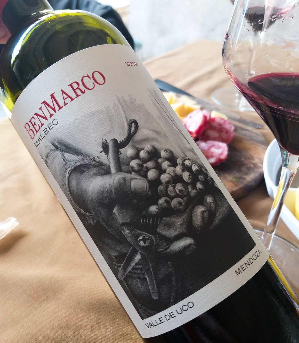 Cuando me piden recomendados para seguir siempre, los vinos de esta línea son de cabecera. Una expresión nítida de sus terruños.
No sé si llega al asado de lo rico que está.