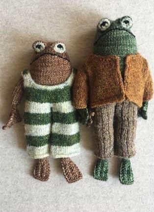 this frog and toad knitting pattern is the best thing ive seen in a while