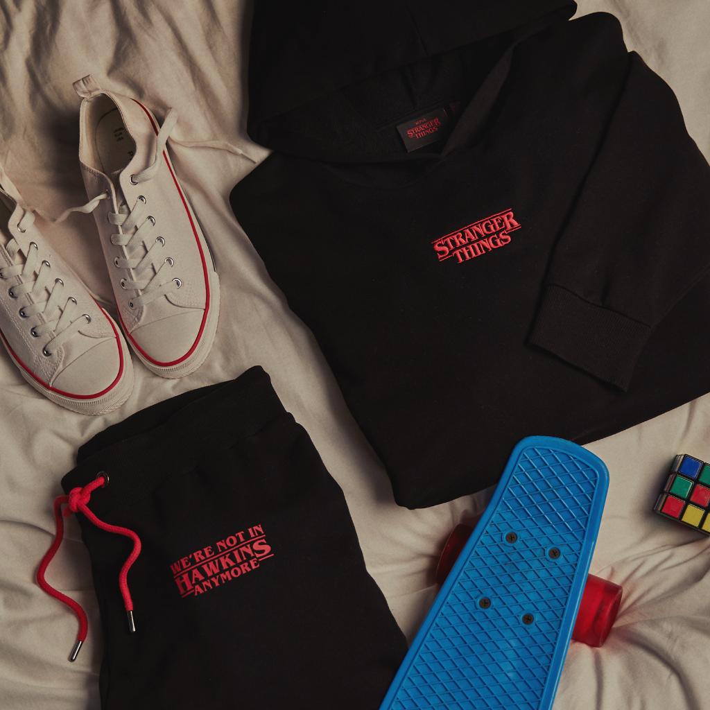 A mystery-solving kind of look π Hoodie Β£14/β¬16, Joggers Β£10/β¬12 #Primark #StrangerThings https://t.co/9MPRqsCTQ4